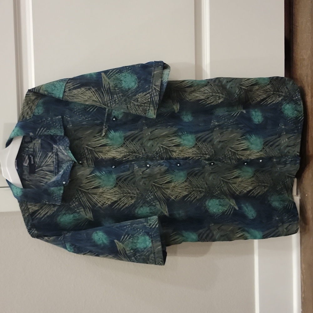 # 37. Men's short sleeve shirt.